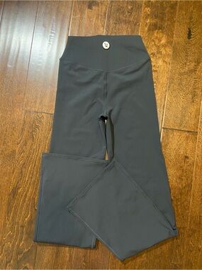 VUORI CHILLED OUT BOOTCUT FLARE LEGGING WASHED BLACK SIZE‎ XS